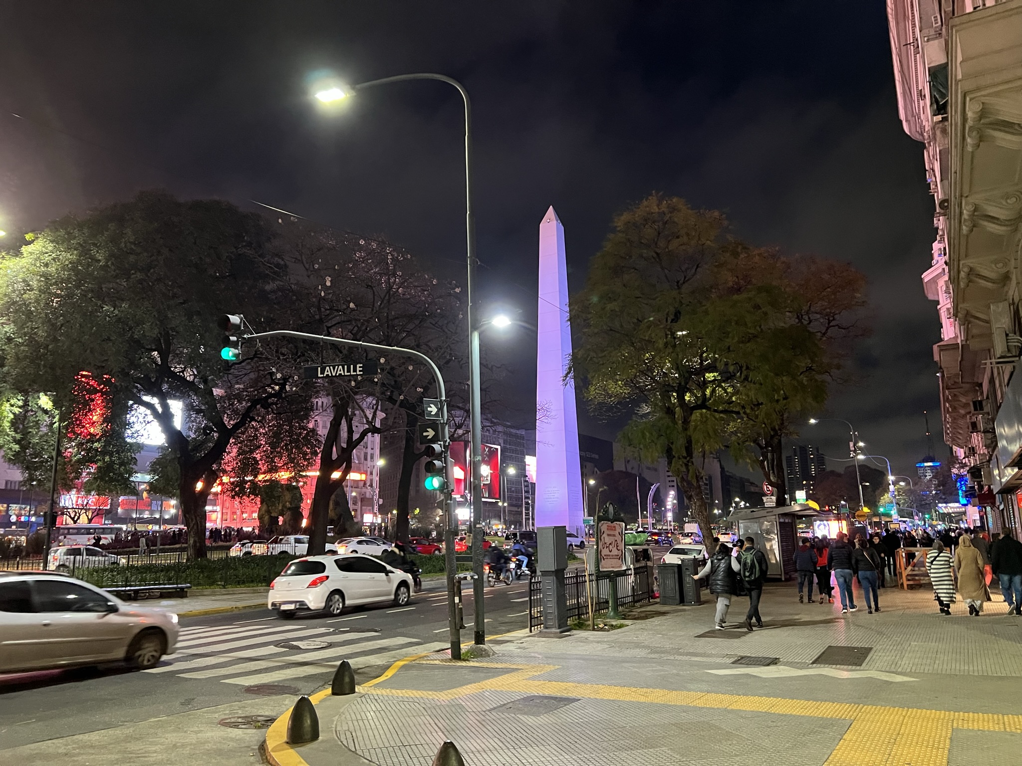 Hotellbyte, geocaching och ett välkomstmöte