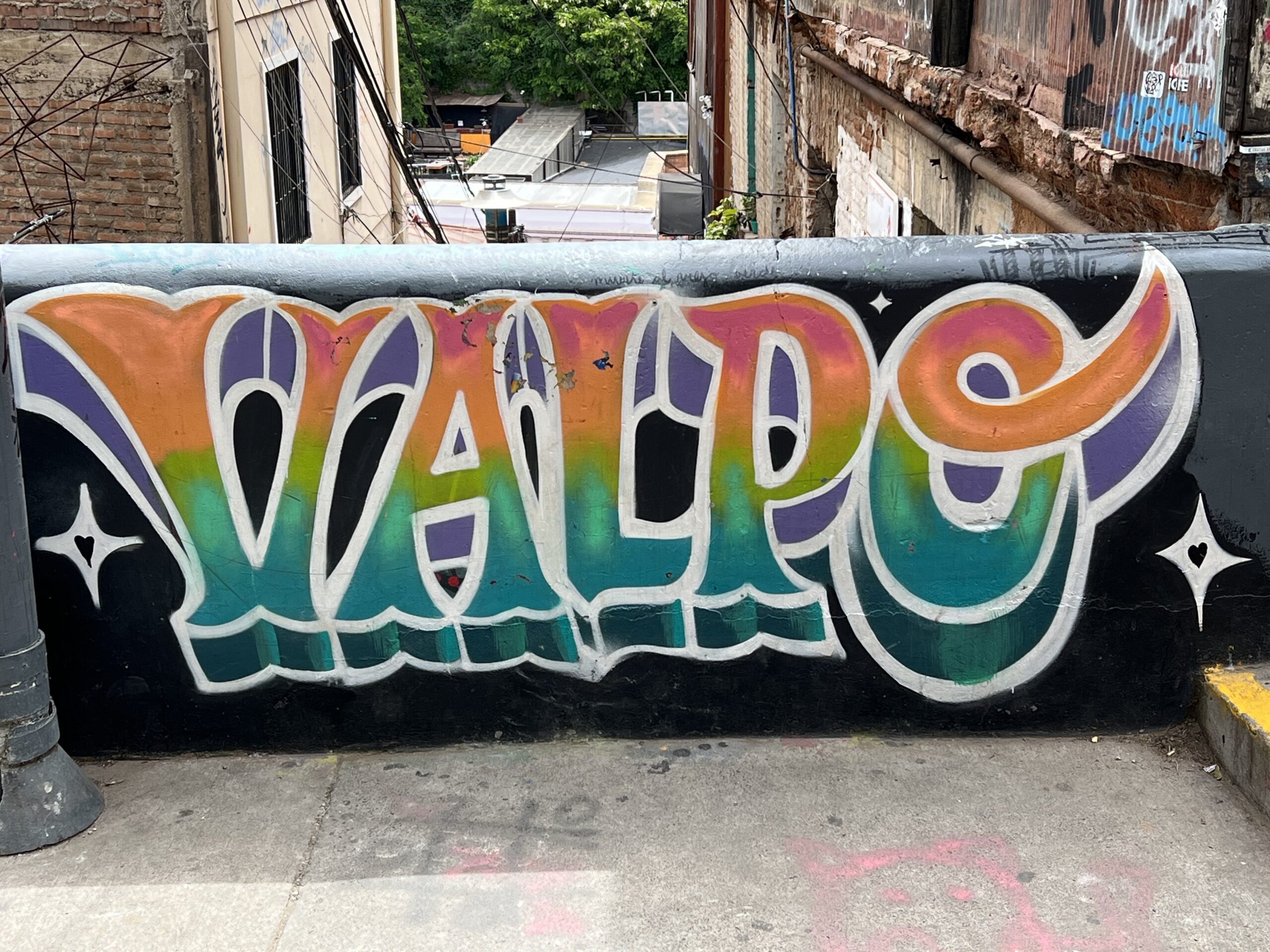 Smala gränder, konstverk och massor av färg