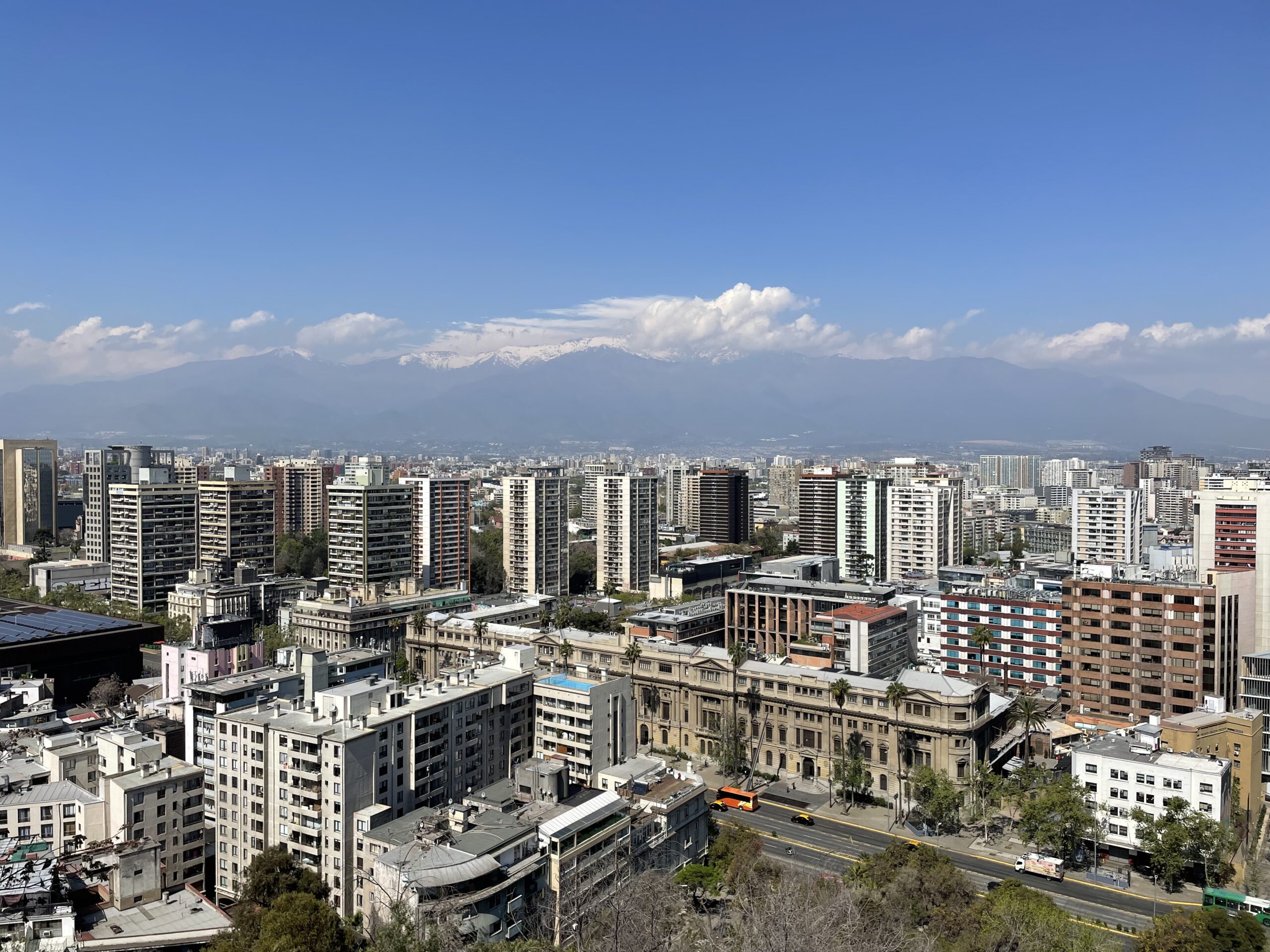 Konstig mellanlandning, Santiago och snöiga berg